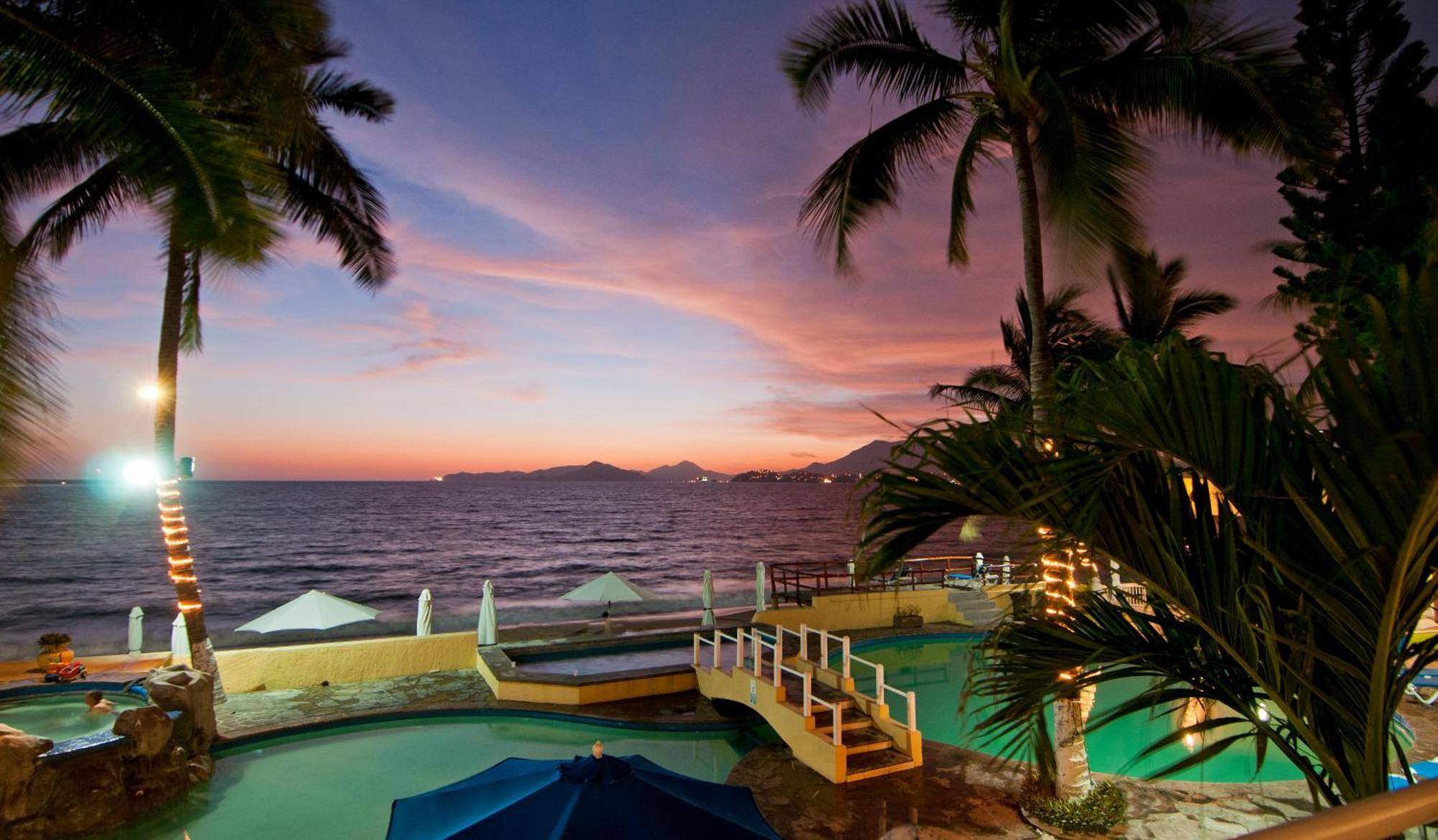 Hotel Marina Puerto Dorado - Todo Incluido マンサニージョ エクステリア 写真