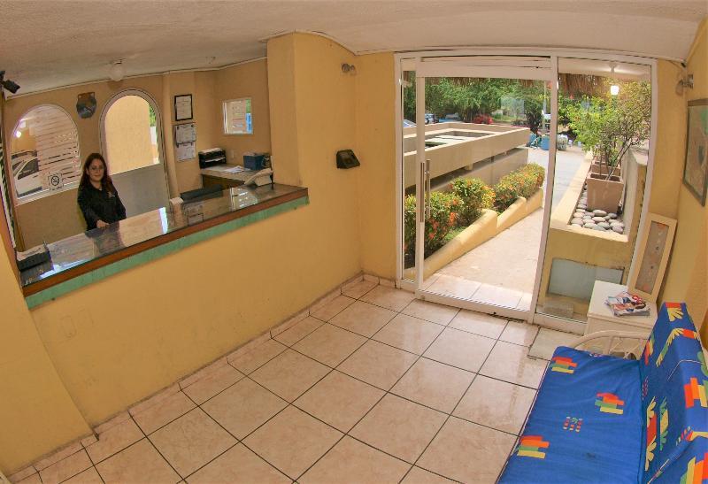 Hotel Marina Puerto Dorado - Todo Incluido マンサニージョ エクステリア 写真
